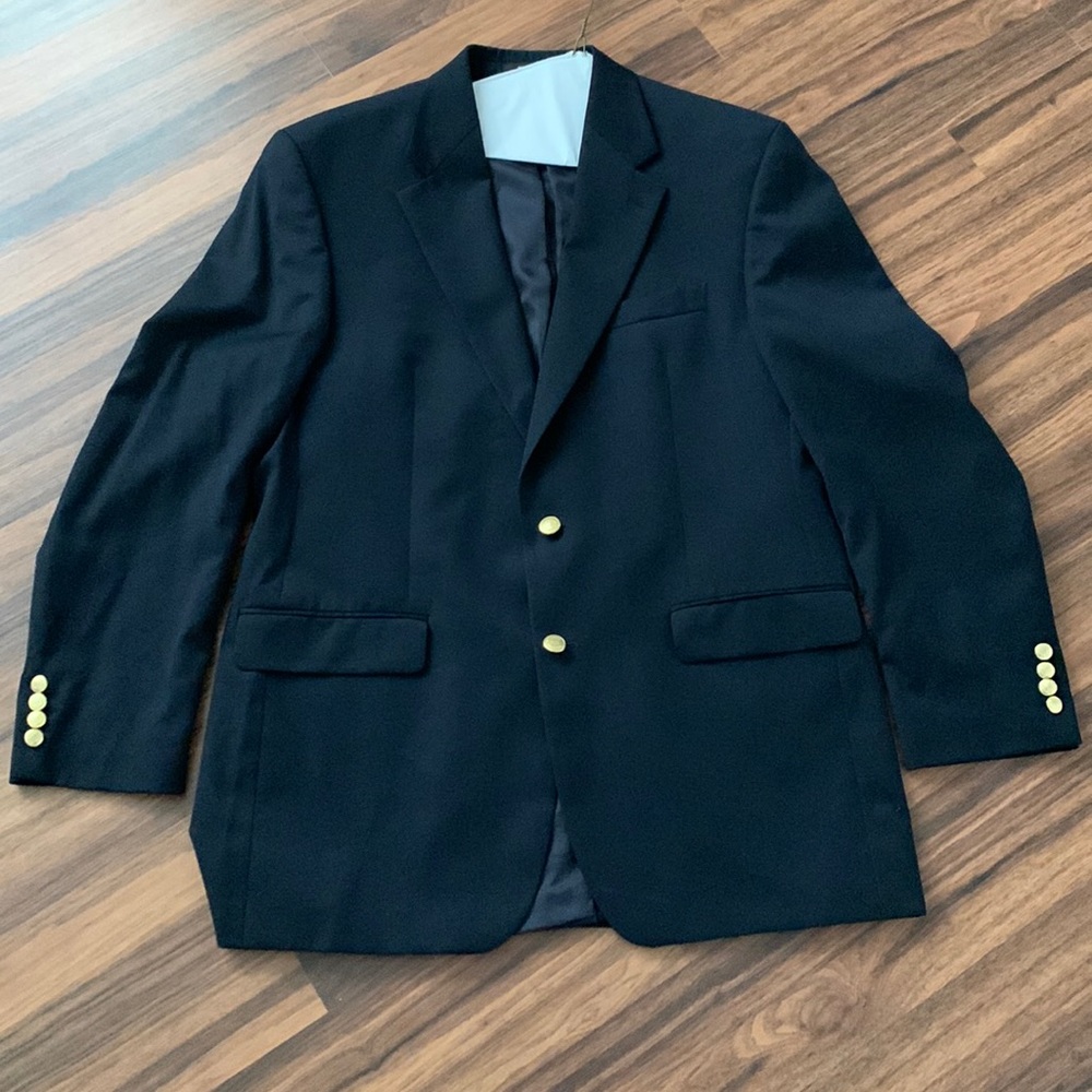 Men’s dark blue blazer with gold buttons by Chaps